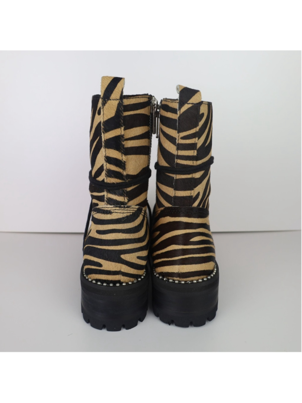 Aqua Women’s Tiger Print Jax Studded Hiker Combat Boots Lace Up Round Toe 5.5 - Picture 11 of 16